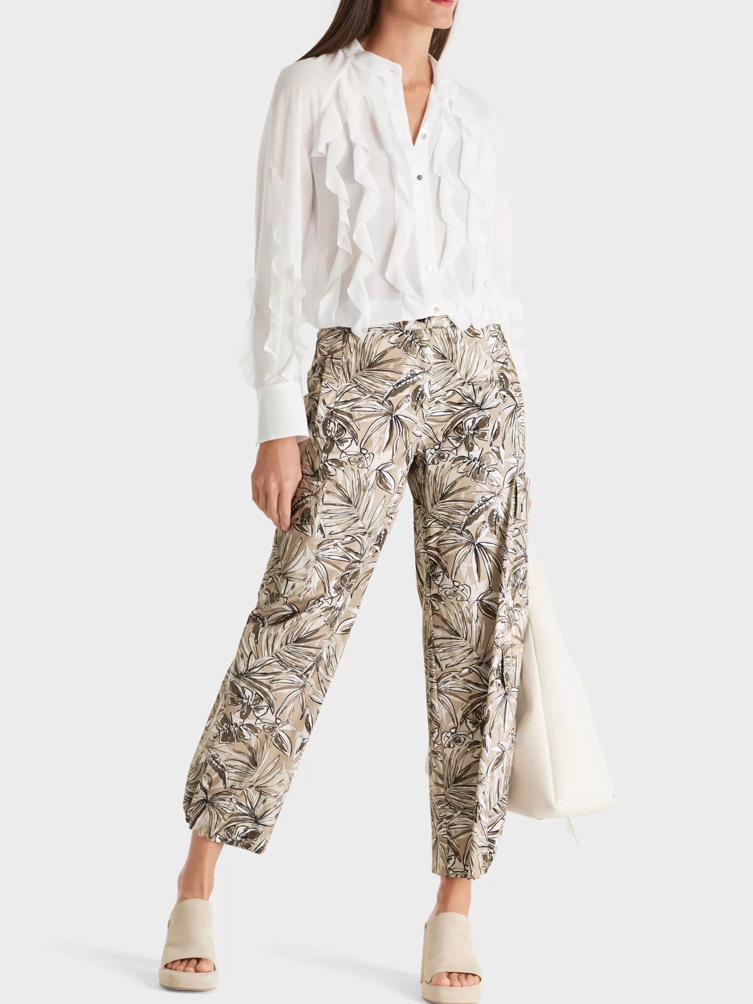 Shop Marc Cain Cargohose RENTON mit floralem Print light stone