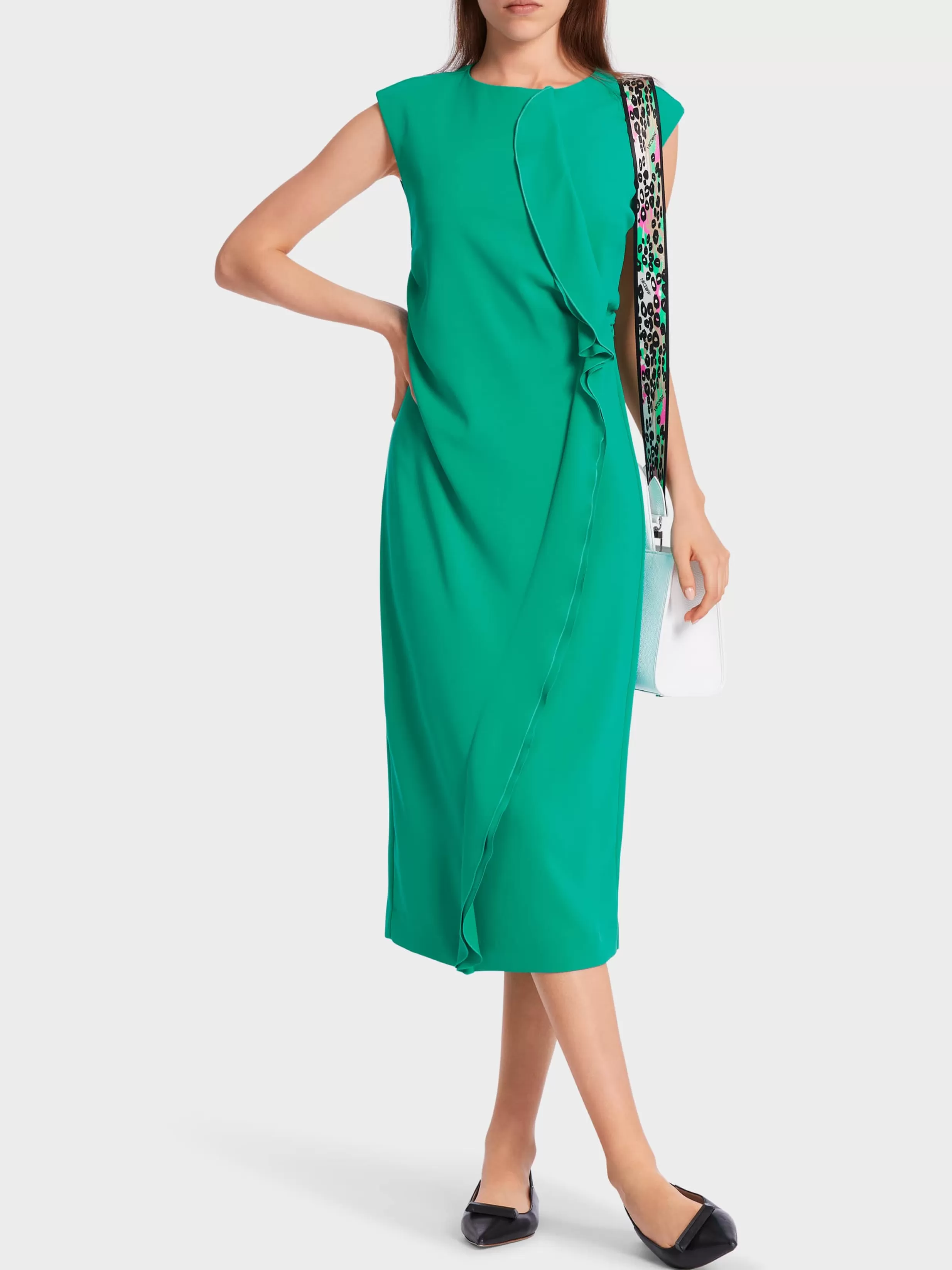 Sale Marc Cain Figurnahes Kleid mit Rüschen-Detail bright malachite