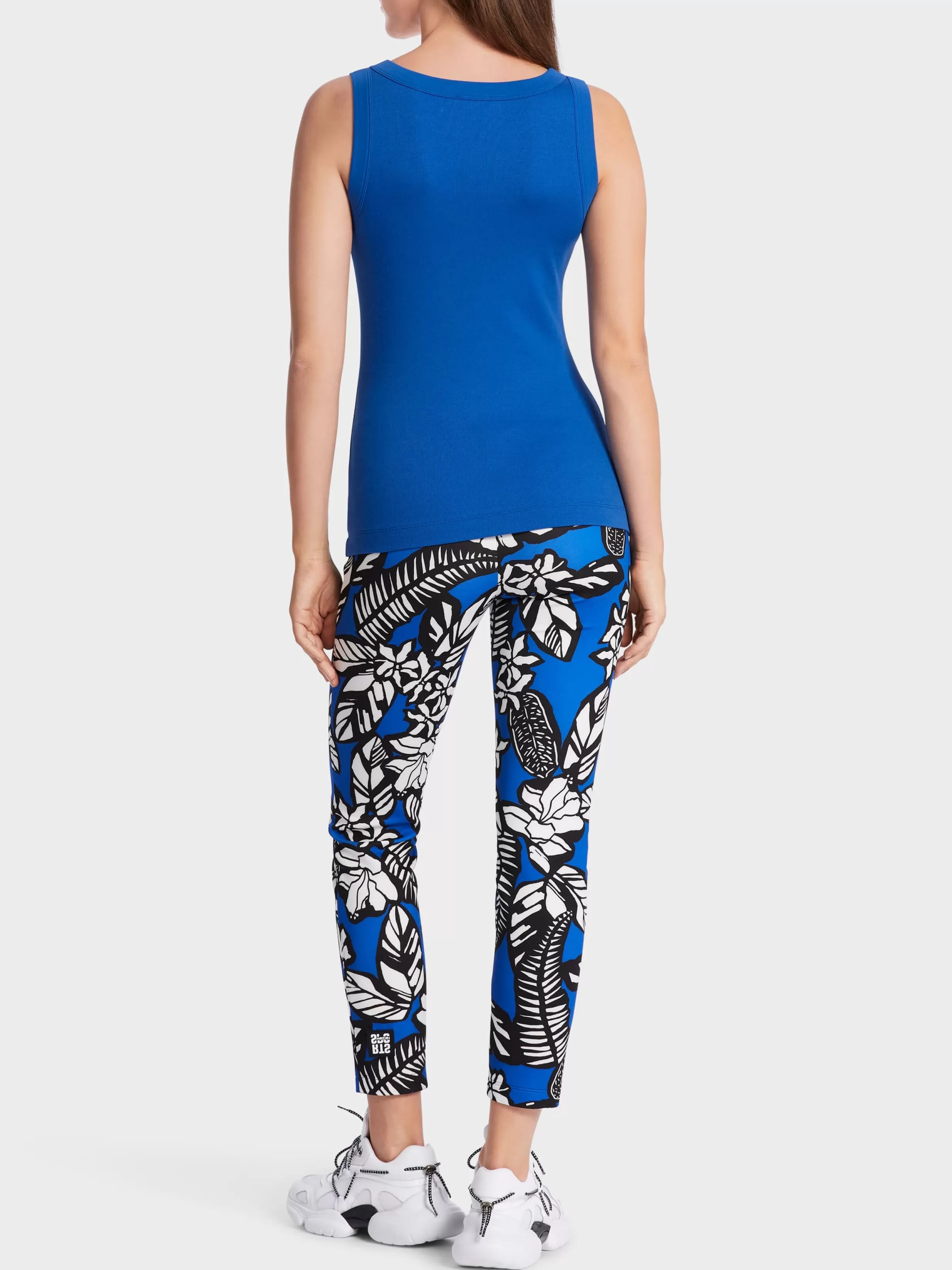 Shop Marc Cain Körpernahes, ärmelloses Top bright royal blue