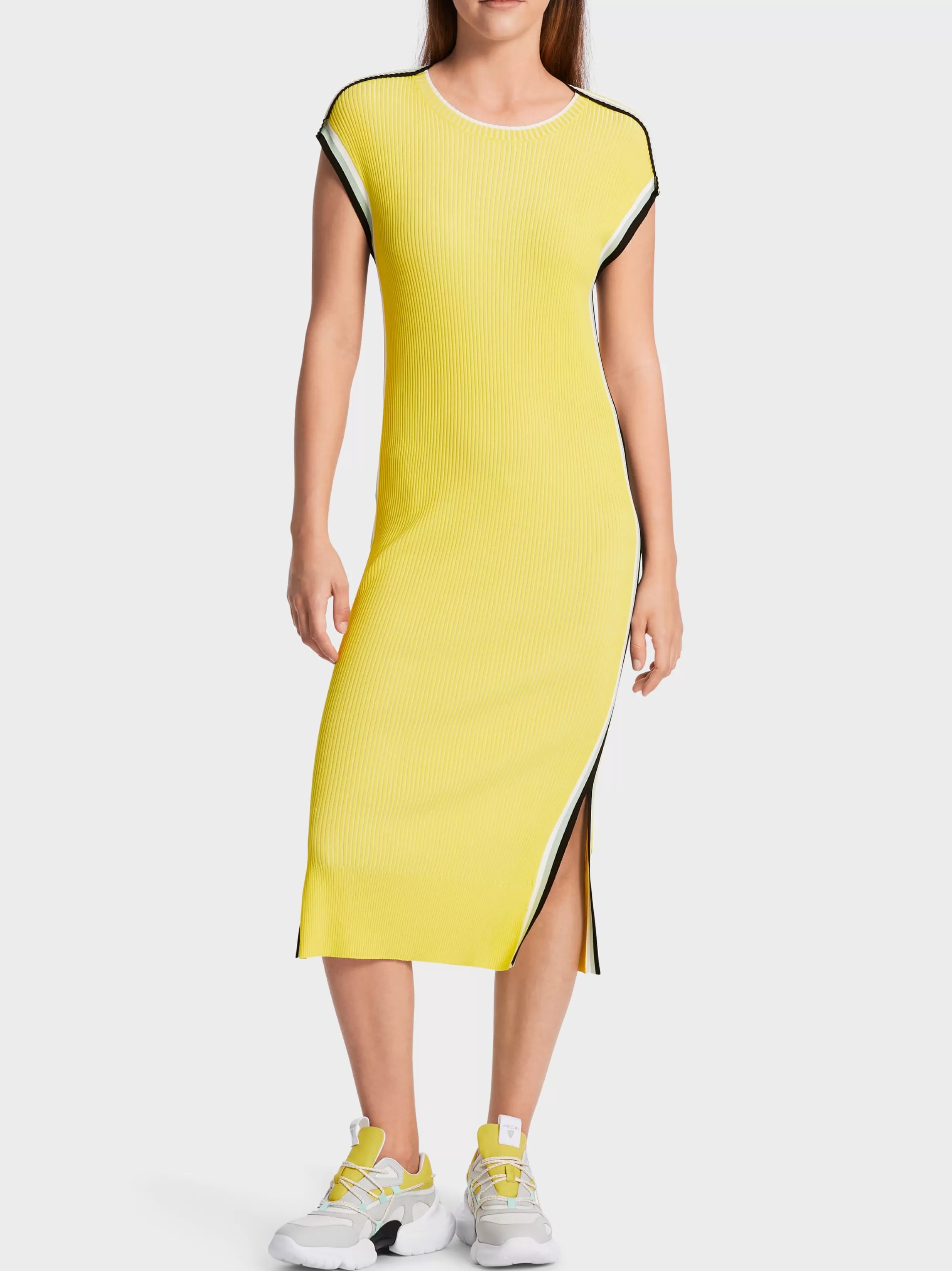 Shop Marc Cain Langes schmales Strickkleid soft limeade