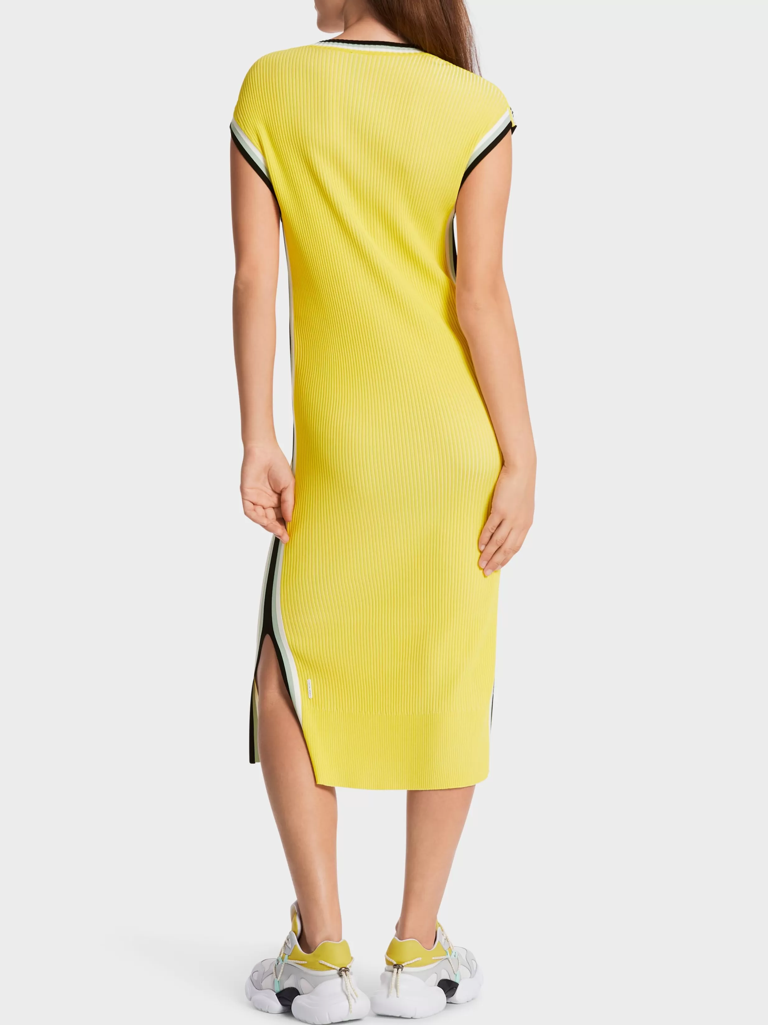 Shop Marc Cain Langes schmales Strickkleid soft limeade