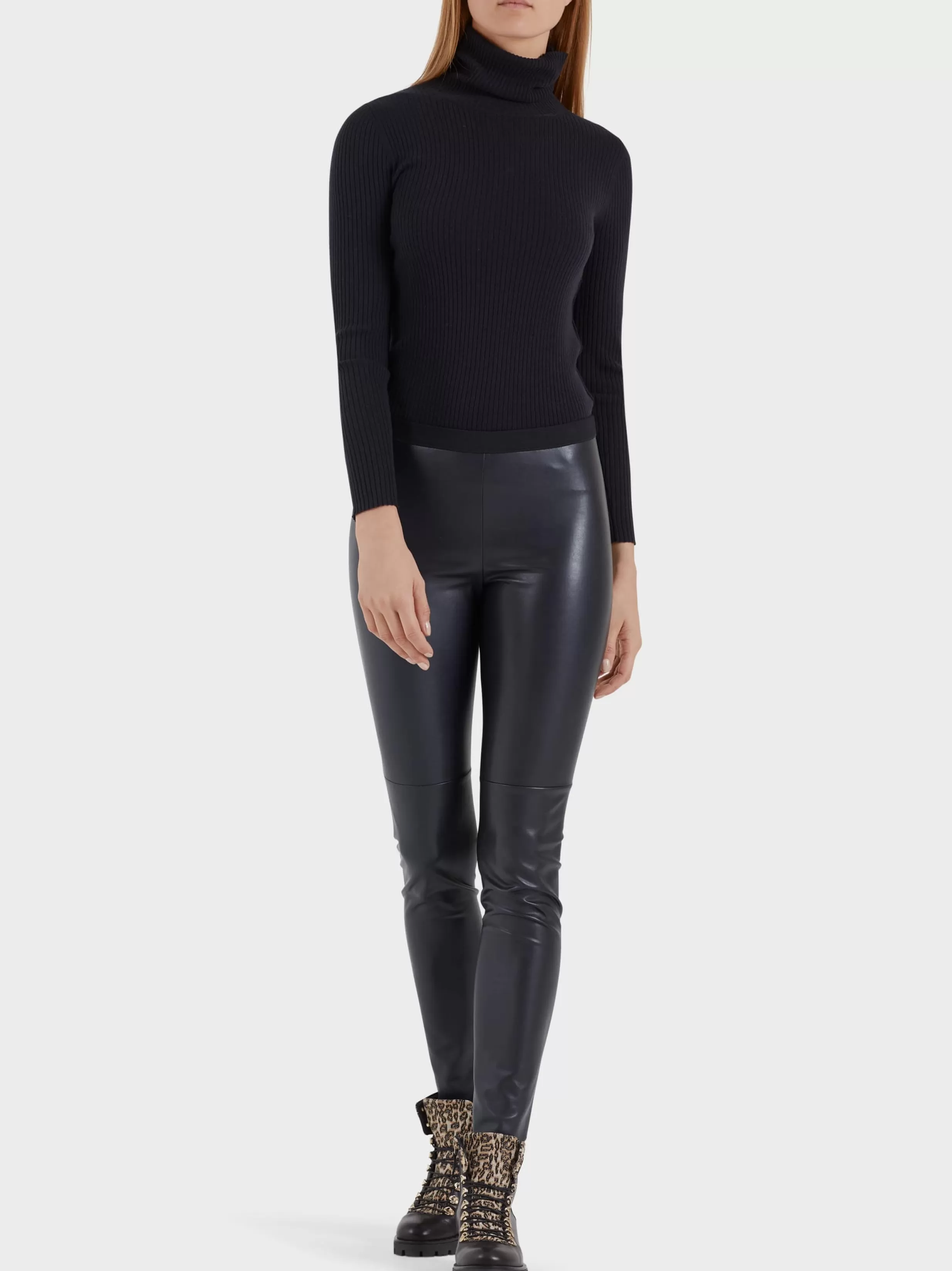 Shop Marc Cain Leggings aus Kunstleder midnight blue