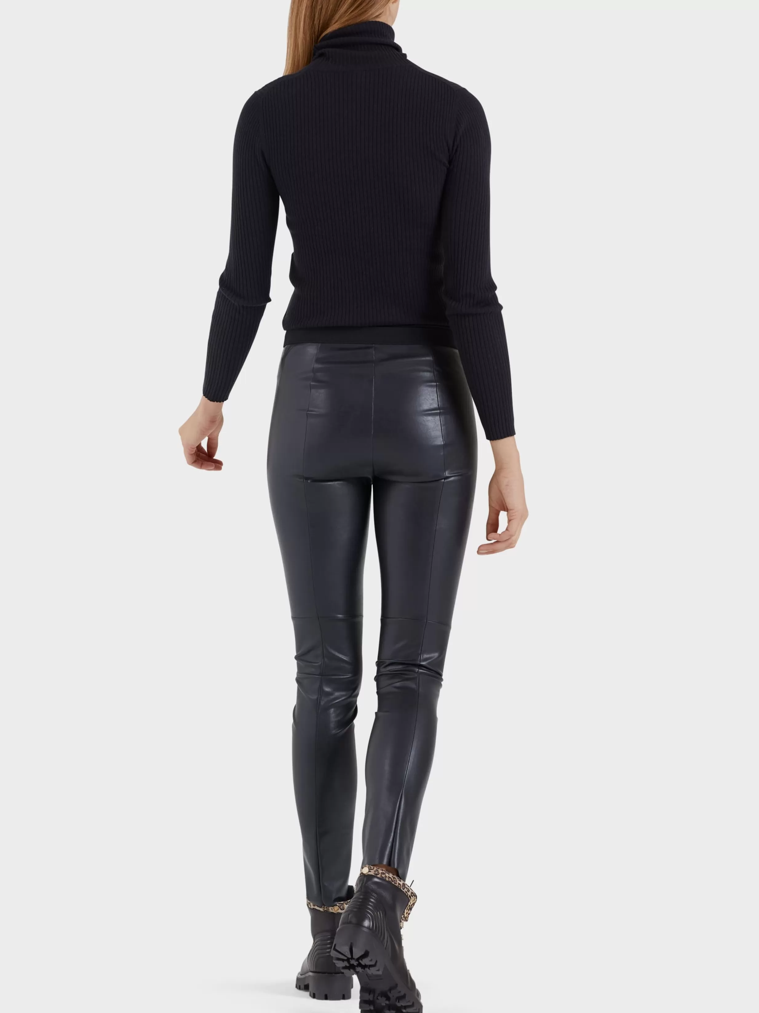 Shop Marc Cain Leggings aus Kunstleder midnight blue