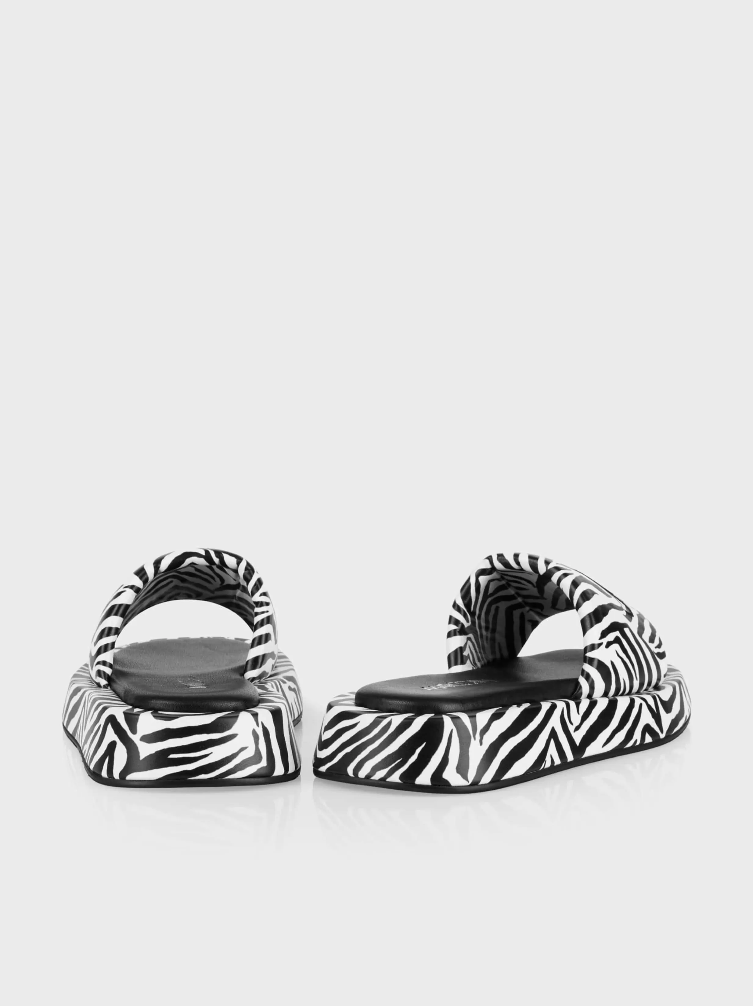 Flash Sale Marc Cain Mules mit Print white and black