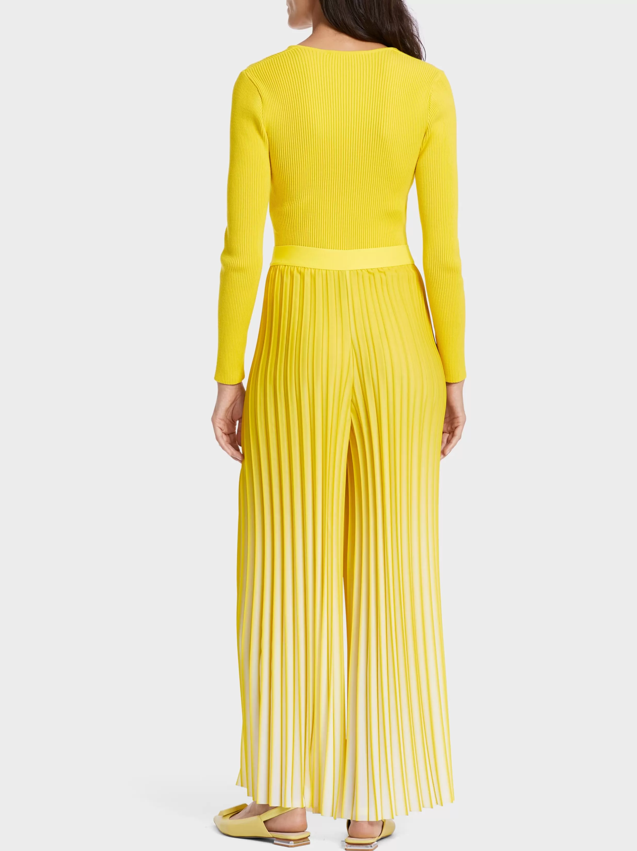 Shop Marc Cain Plissierte Hose WRAZA bright sulphur